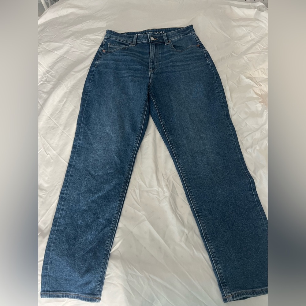 American Eagle Mom jeans. Size 6